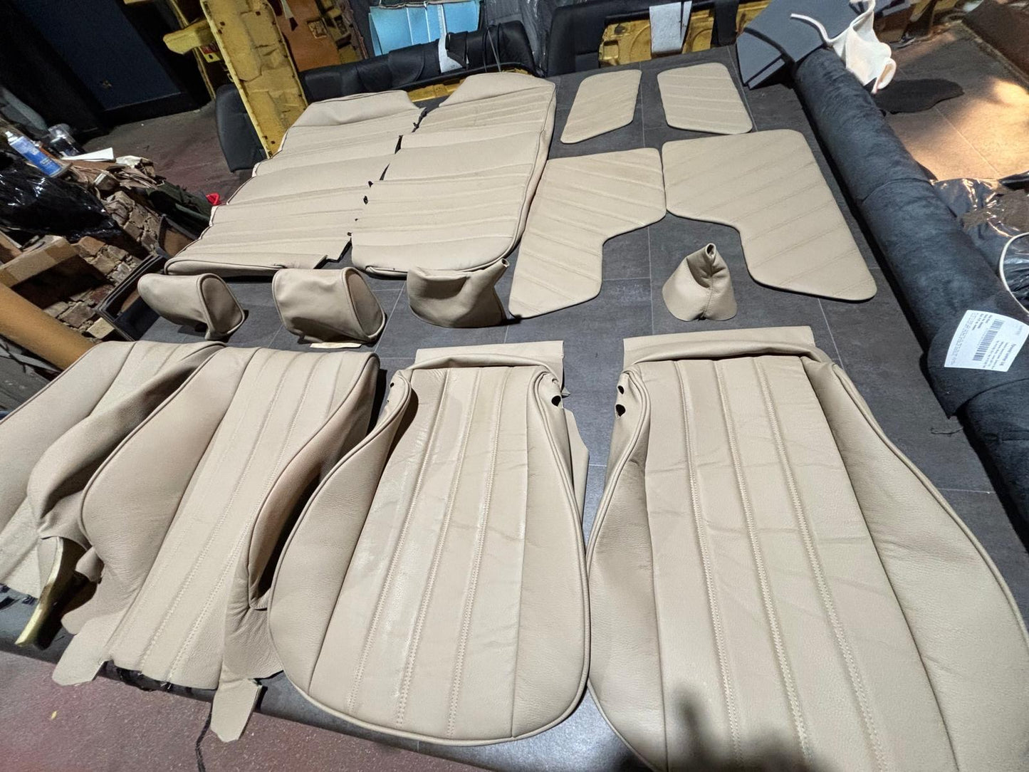 BMW E30 Comfort Seats / Saloon  BMW  Beige Leather Kit Form interior