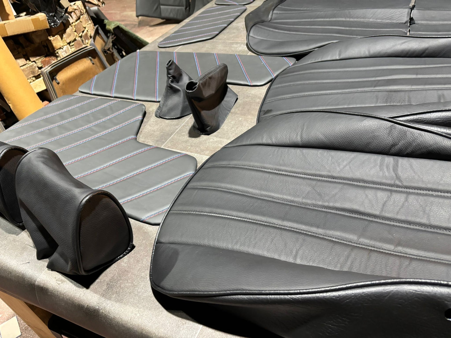 BMW E30 Comfort Seats / Saloon  BMW  Black M3 Saloon  Leather Kit Form interior