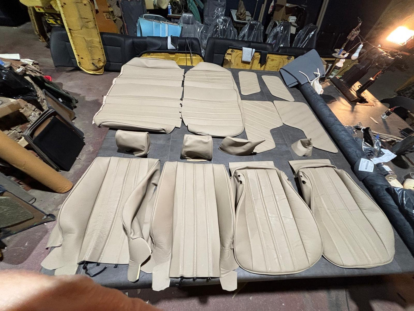 BMW E30 Comfort Seats / Saloon  BMW  Beige Leather Kit Form interior